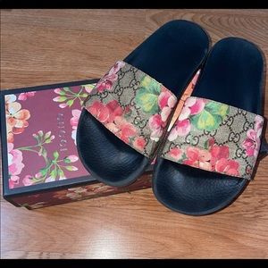 SOLD ON MERCARI!!  Gucci Floral Slides